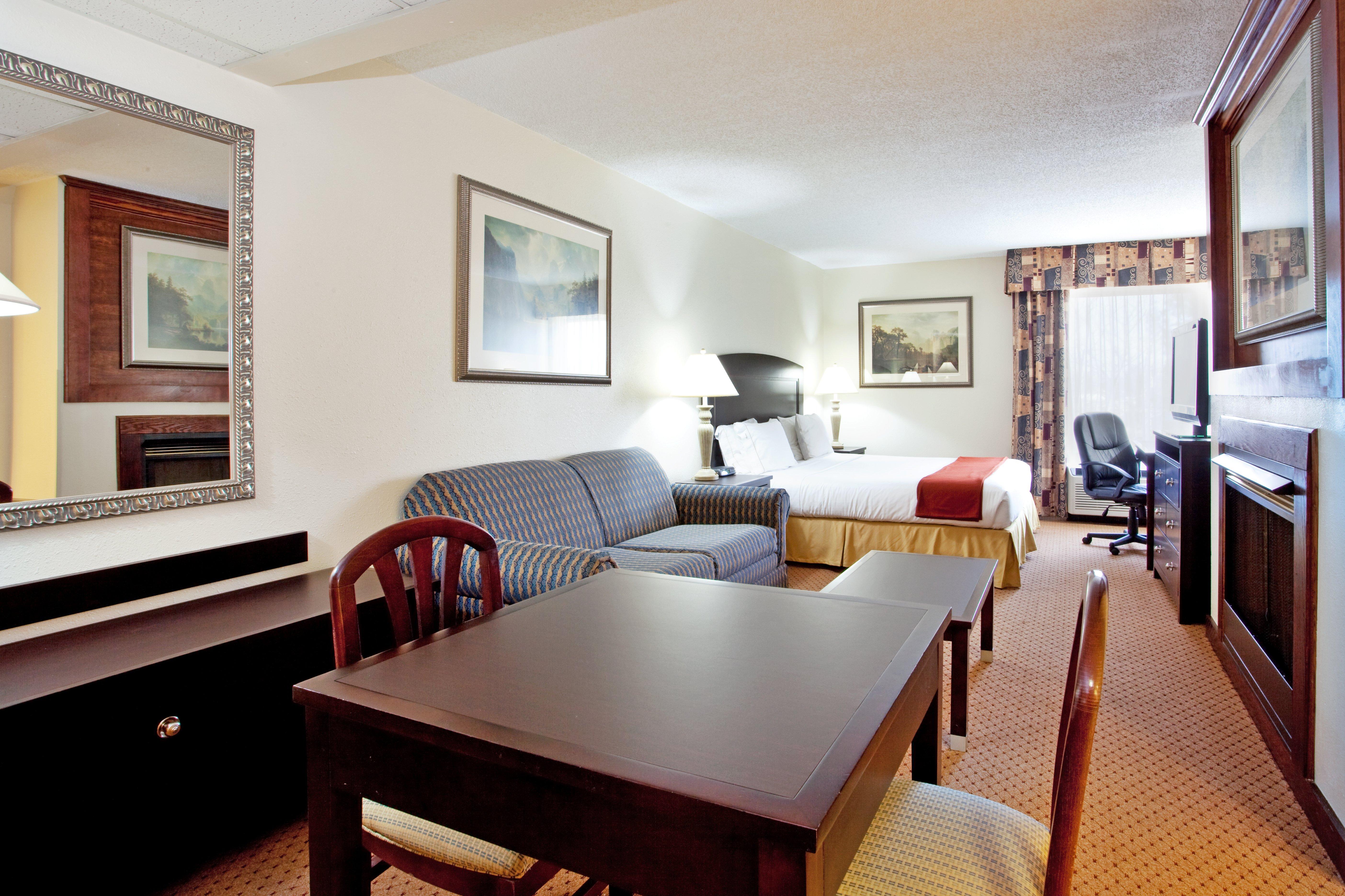 Holiday Inn Express - Chester By Ihg Exterior photo