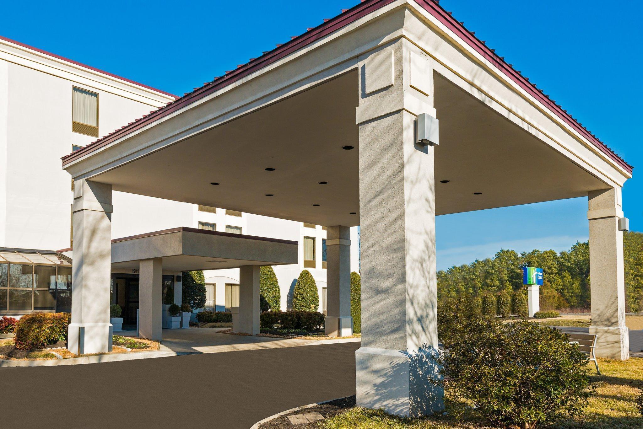 Holiday Inn Express - Chester By Ihg Exterior photo